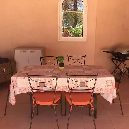 Dans Avec Piscine Et Barbeque, Raphael Valescure, Plages דירה